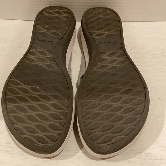 Clarks Cloudsteppers Women’s Size 11 Soft Cushion Flip Flop Sandals Grey Fabric - Picture 6 of 10